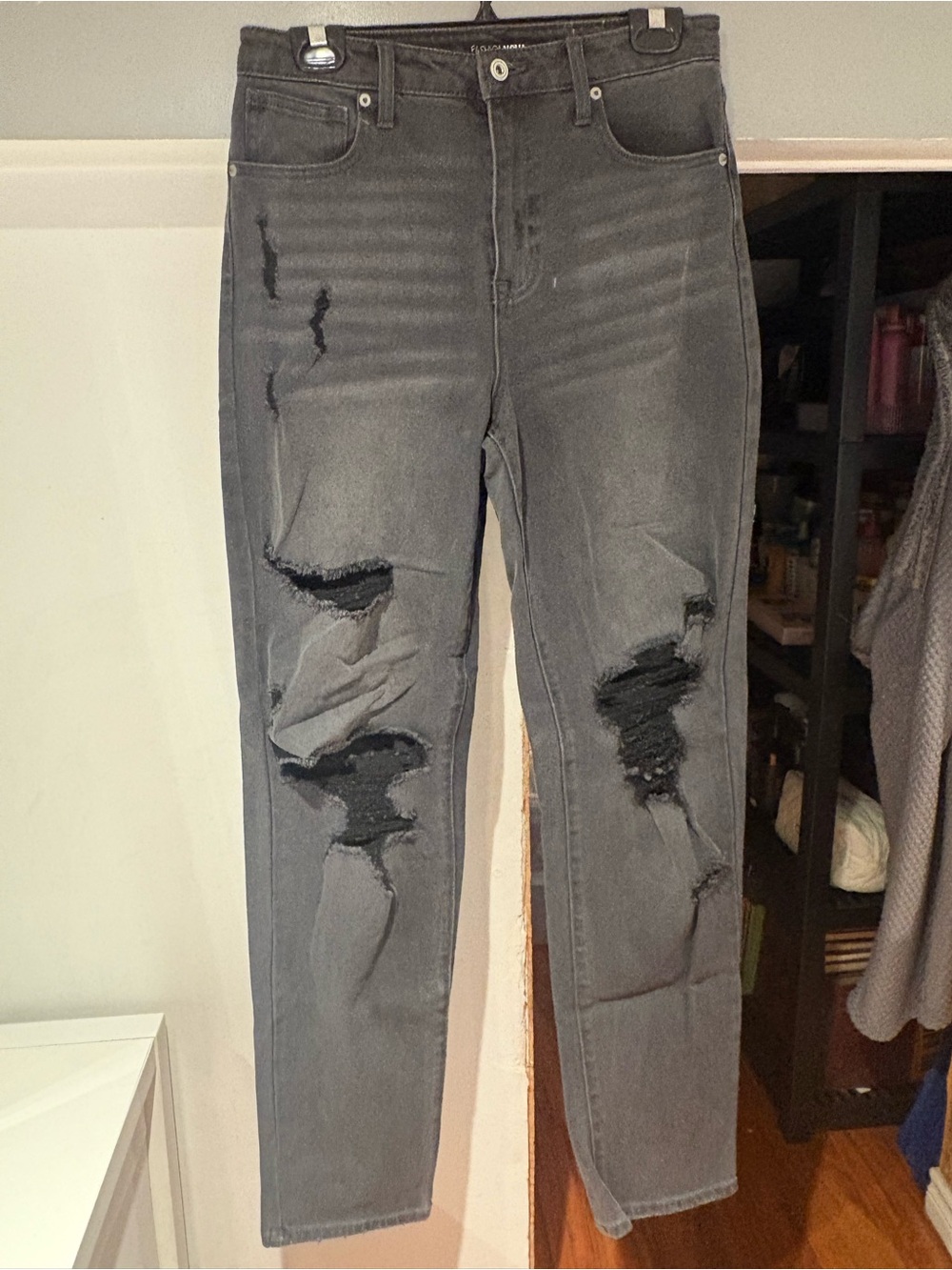 Fashion Nova High-Rise Distressed Jeans in Charcoal
